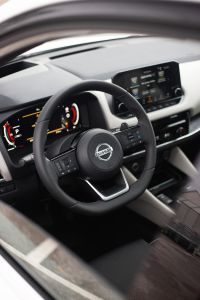 Nový Nissan Qashqai - Interiér: volant, infotainment, palubná doska, rádio. Nissan Qashqai test, recenzia a skúsenosti.