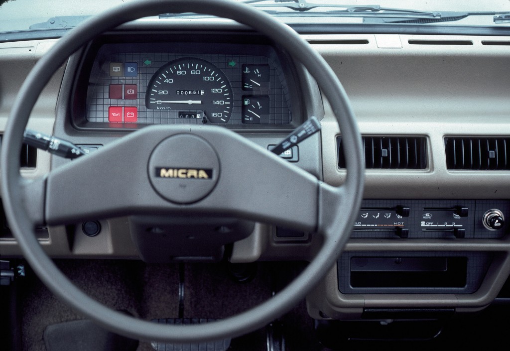 Datsun Micra K10 interiér