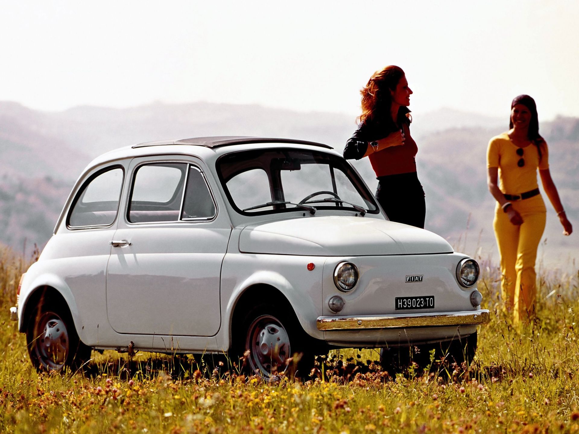 Talianske auto Fiat 500 R 1972-1975 Rinnovata - biele, historické auto