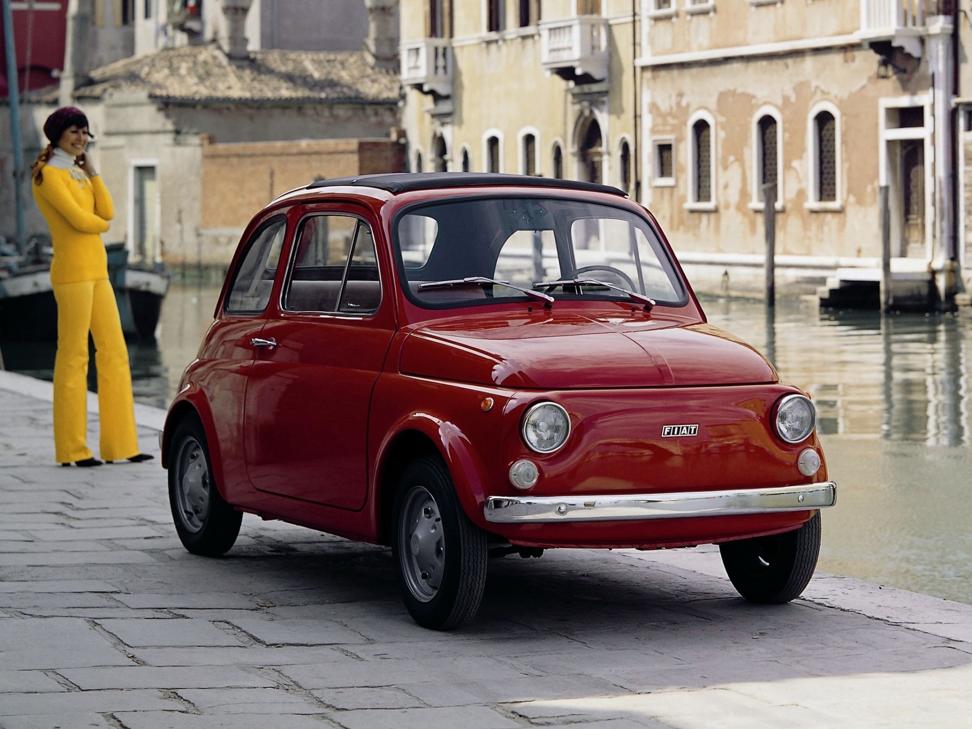 Talianske auto Fiat 500 R 1972-1975 Rinnovata - červené, historické auto