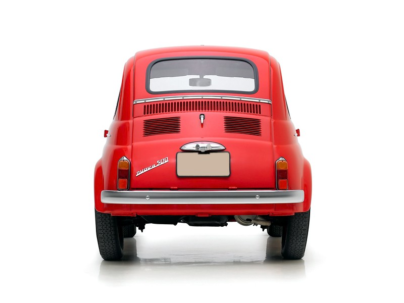 Zadná časť auta Fiat 500 Nuova červená farba, s plátenou strechou, nový D model verzia Family (Giardiniera) - 17 konských síl