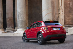 Fiat 600 Red La prima exteriér. Elektromobil do mesta Fiat 600 red. Nový Fiat 600 na predaj, cena.