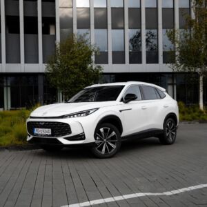 Nové MG HS cena. Nové vozidlo MG HS cenník. Nové auto SUV MG HS, skladom. Automobil MG HS na predaj.