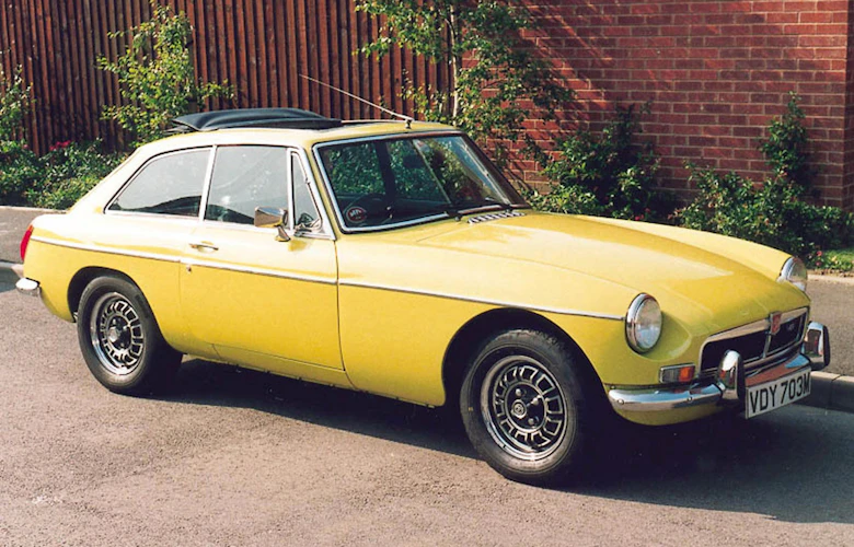 MG Motors história - vozidlo MGB GT V8 1973. Rover V8 3,5-l motor. Historické vozidlo značky MG