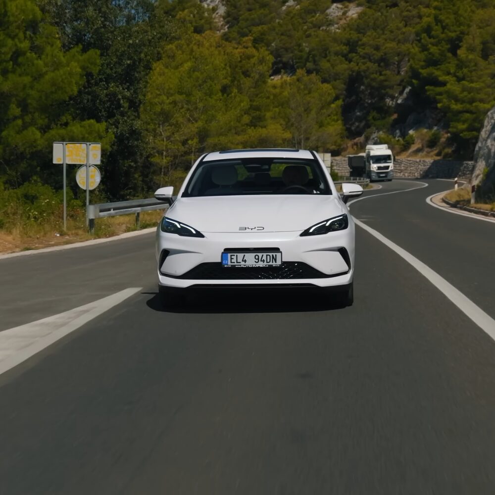 Test BYD Seal 5 DM-i - 1000 km NA 48l NÁDRŽ? Skratka DMi sa chce vyrovnať TDi - recenzia od TOPSPEED.sk
