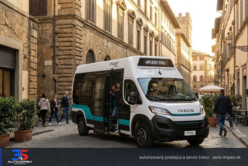 Iveco eFLEXY: Elektrický minibus prechádza úzkou uličkou historického centra európskeho mesta (ilustračná fotografia)
