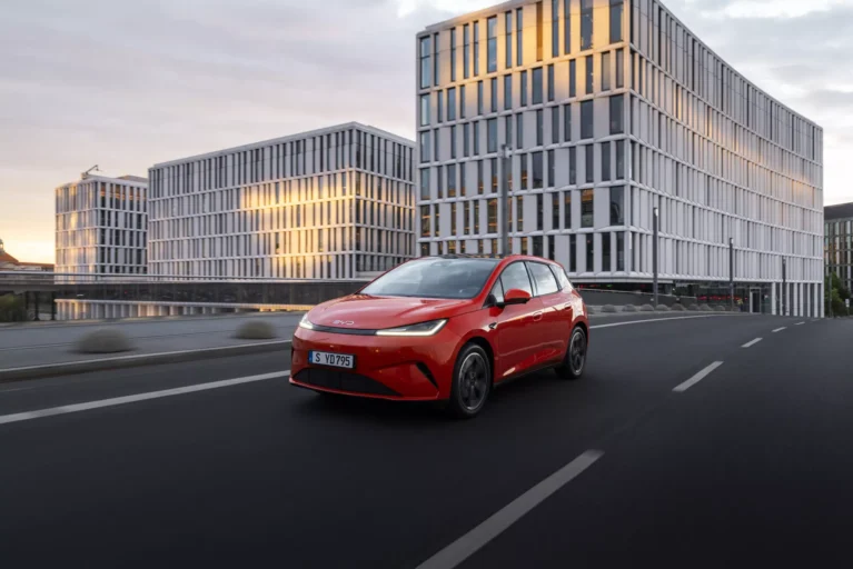 BYD Dolphin G DM-i: 5 dôvodov na kúpu podľa testu Carwow